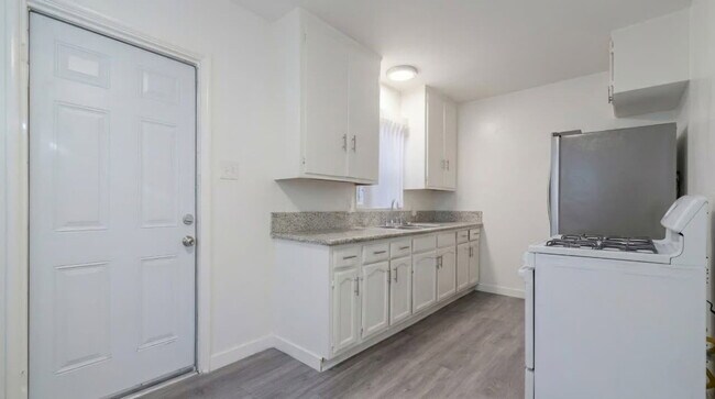Foto del edificio - 1127 W 111th St