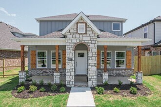 Building Photo - 688 N Salem Rd