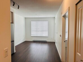 Building Photo - 15738-15785 85 Ave