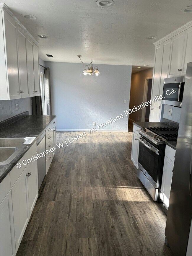 Foto del edificio - 1229 Fernwood Dr
