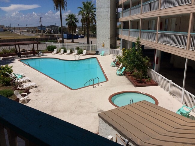 Foto del edificio - 3938 Surfside Blvd