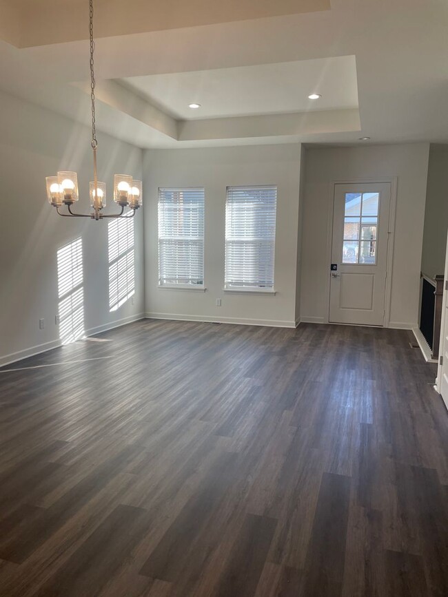 Building Photo - Brand New 3 Bedroom Townhome!