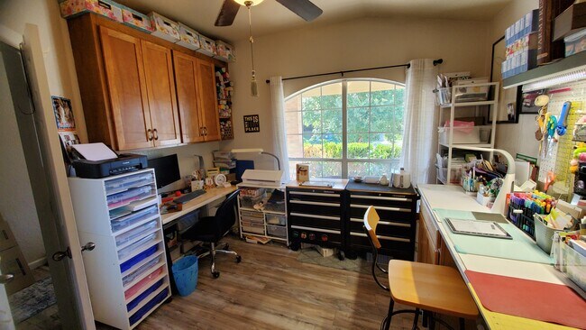 Office / Craft Room - 446 Paddington Dr