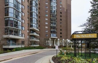 Building Photo - 1600 N Oak St