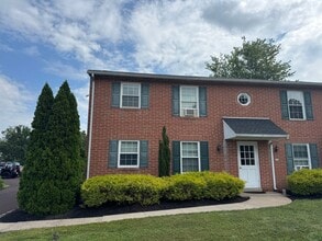 Building Photo - 109 S School Ln