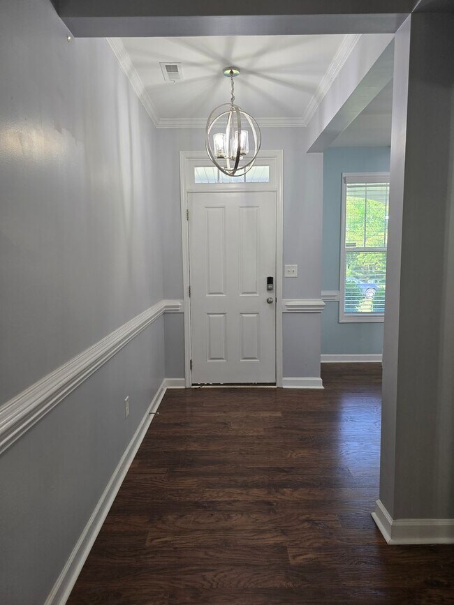 Foto del edificio - NEW LISTING- 4 bd/ 2.5 ba located MINUTES from Fort Bragg! Quiet Neighborhood!