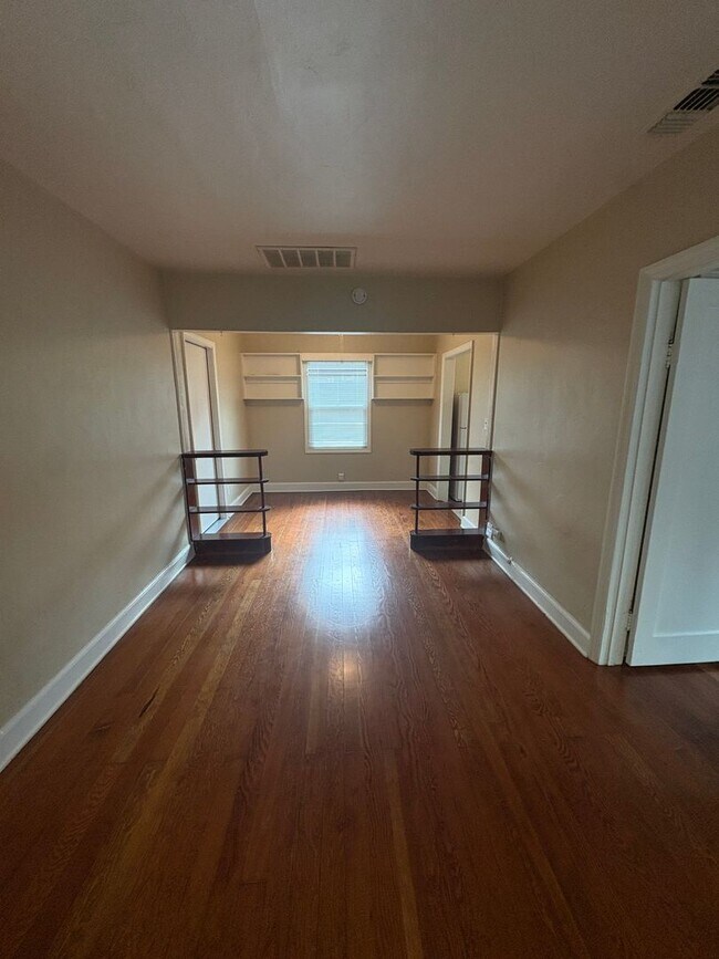 Building Photo - Fully Renovated 3 bed, 2 bath Home