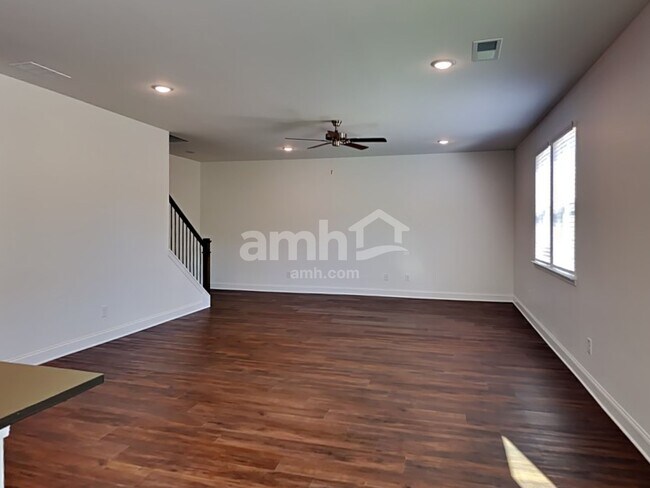 Building Photo - 11 Spruce Cir