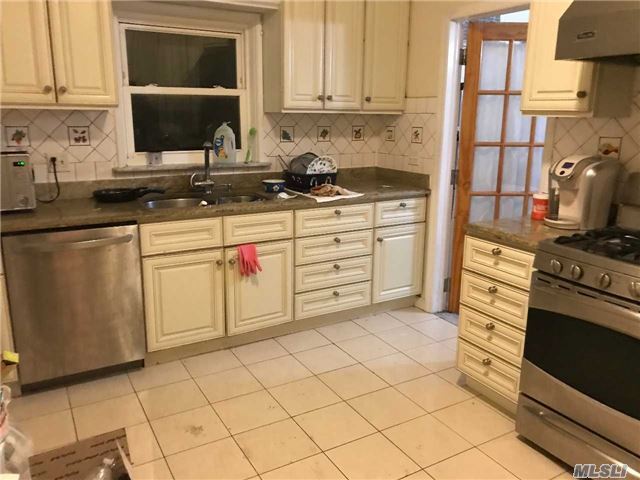 Foto del edificio - 81-37 166th St