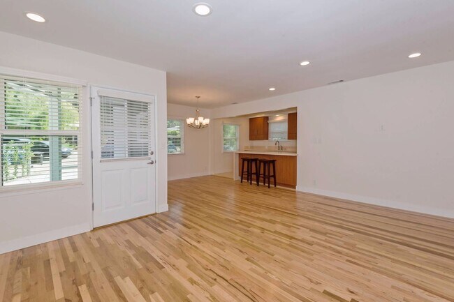 Foto del edificio - South of the Blvd DESIGNER UNIT!