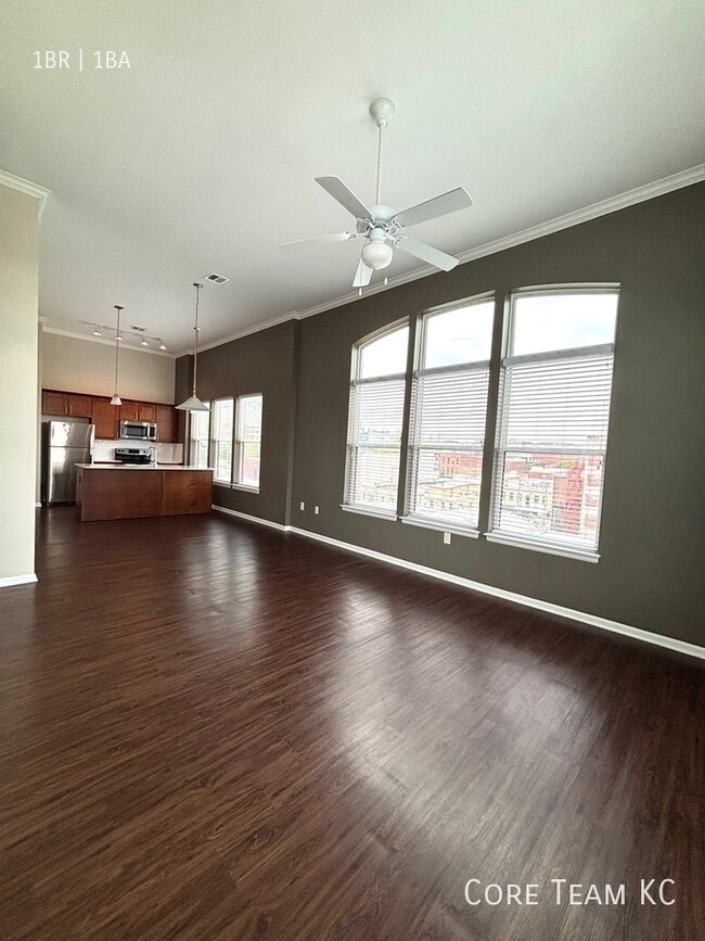 Foto del edificio - 504 Grand Blvd