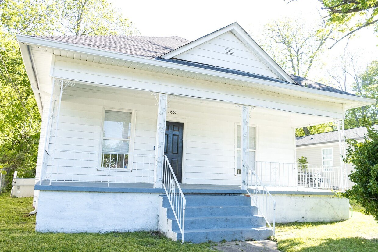 Primary Photo - Welcome home to 2009 Camden Street! 3 bedr...