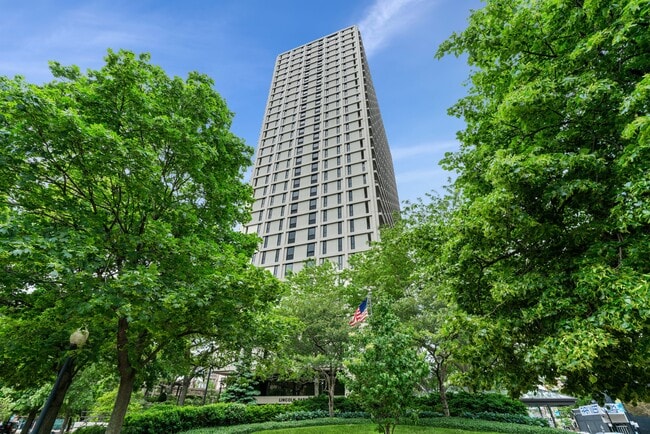 Building Photo - 1960 N Lincoln Park W
