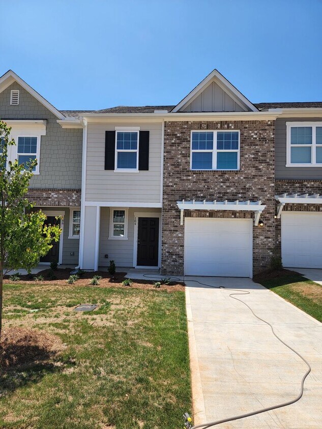 Primary Photo - McDonough Townhome!