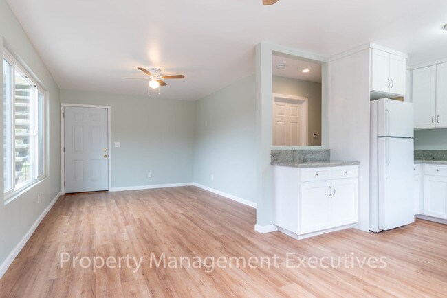 Building Photo - Remodeled 3 Bedroom, 1 Bath with Backyard