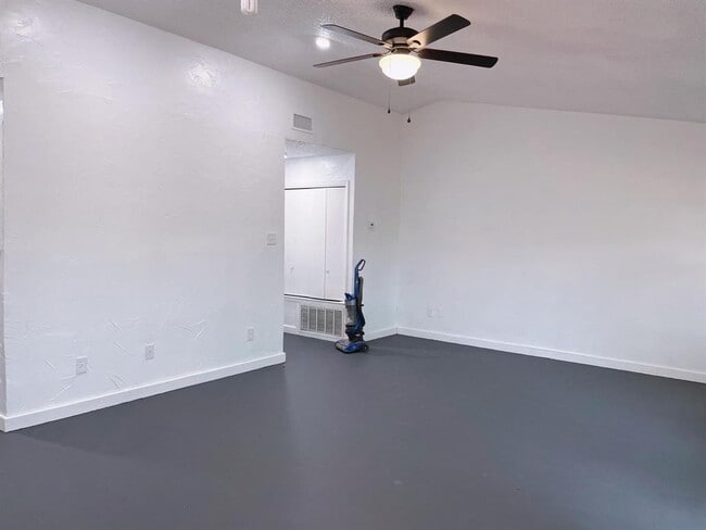 Building Photo - 21107 Highland Lake Dr