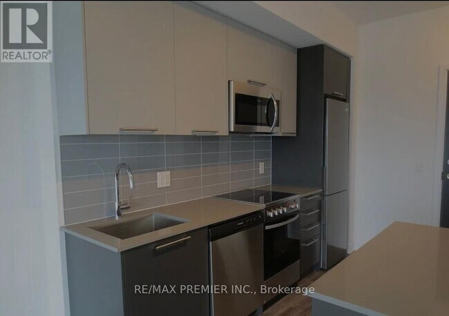 Building Photo - 25-1025 Neighbourhood Ln.