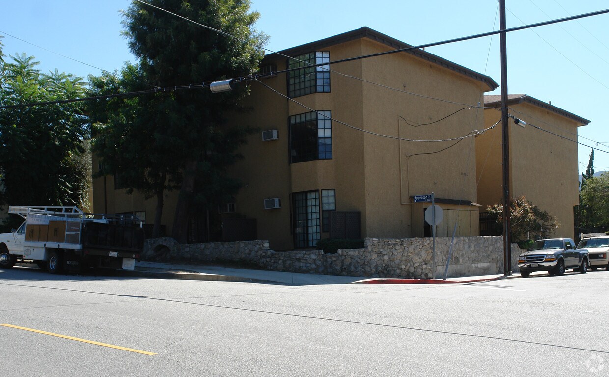 Building Photo - 10252 Hillhaven Ave