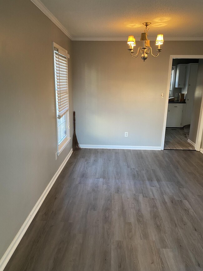 Building Photo - 210 Charlestowne Cir