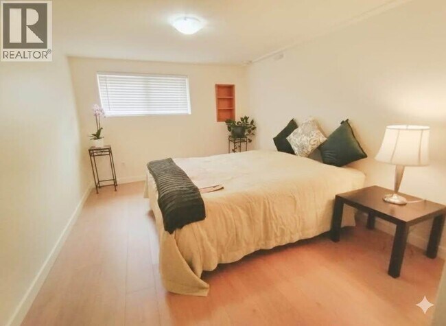 Photo du bâtiment - 737 Robinson St