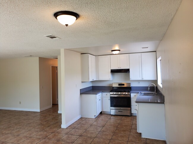 Building Photo - 1116 Oxford Dr