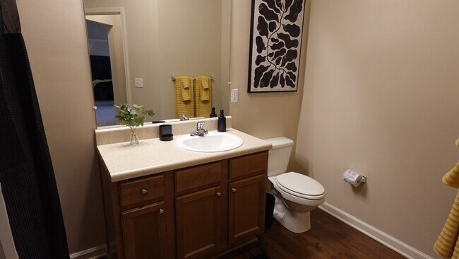 Building Photo - 26 Racquet Club Rd