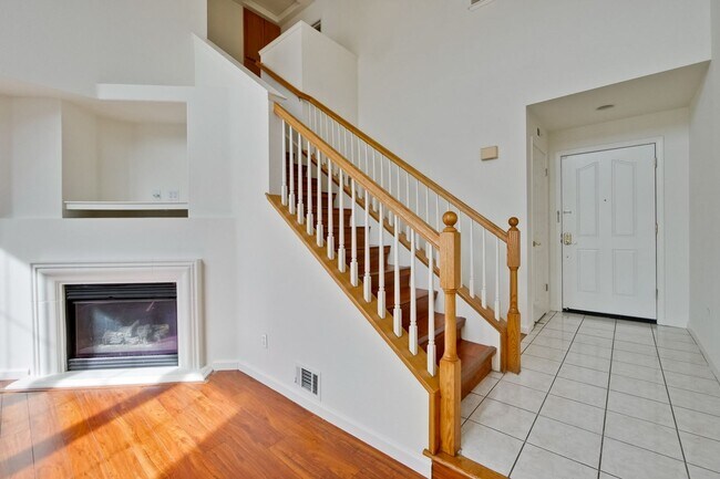 Building Photo - Spacious 2 Bed 2.5 Bath Townhome In Milpitas!