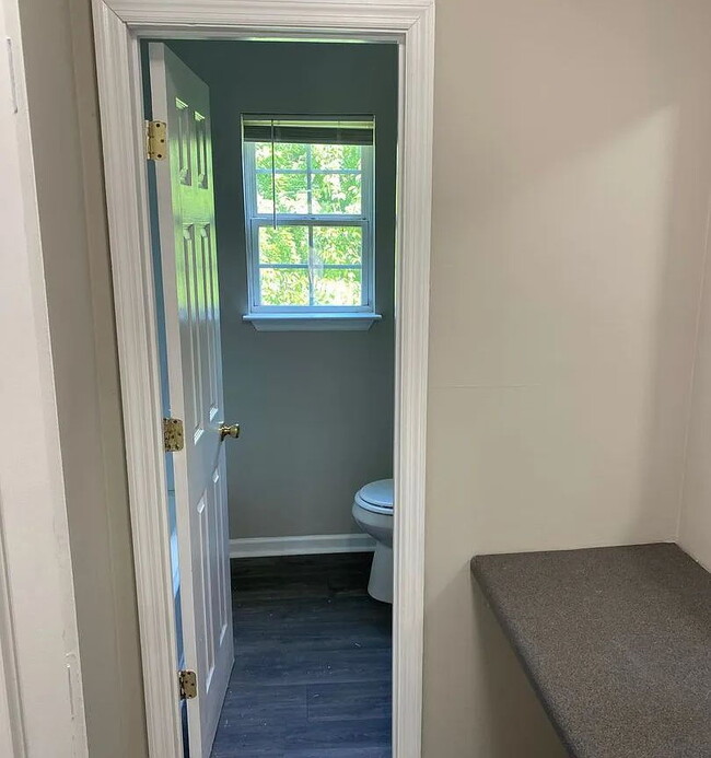 Building Photo - "Charming 3-Bed Home with Spacious Layout in Chattanooga!"