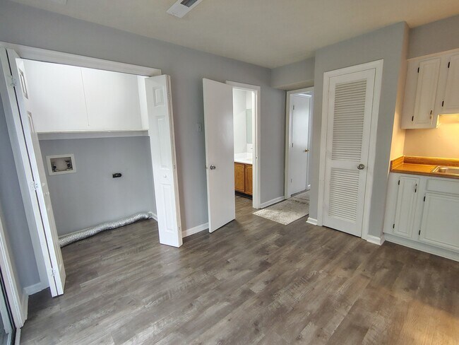 Building Photo - 16 Duiguid Dr