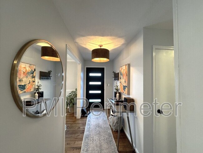 Foto del edificio - 1713 Lancaster Dr