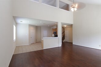 Building Photo - 2027 Creek Run Dr