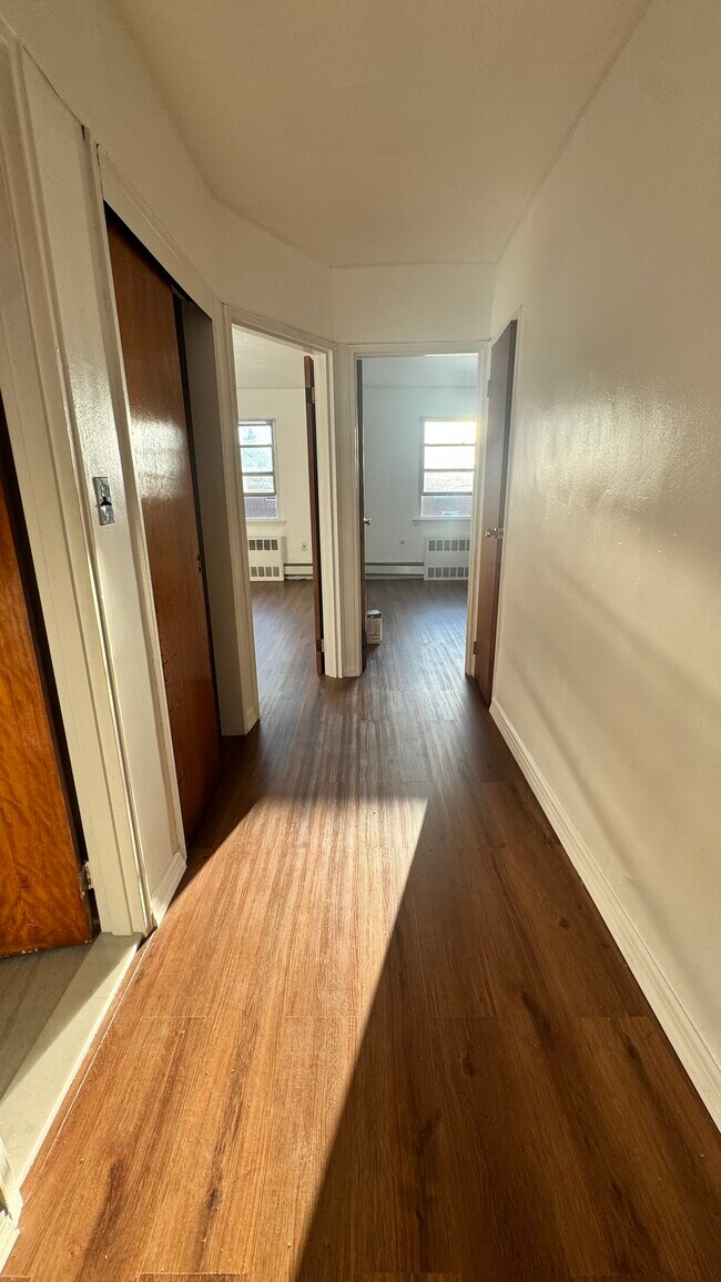 Foto del edificio - 3046 74th St