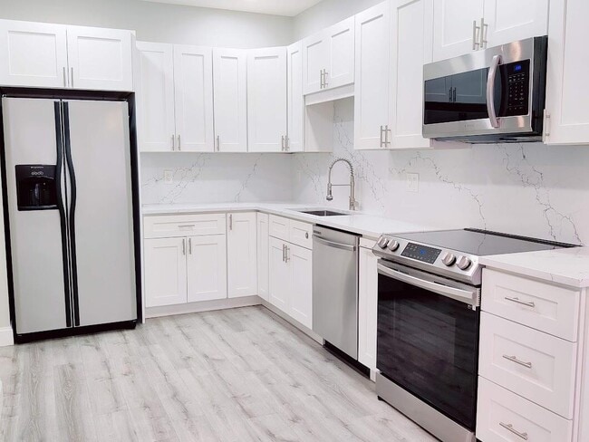 Building Photo - 6815 Via Regina