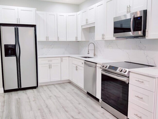 Foto del edificio - 6815 Via Regina