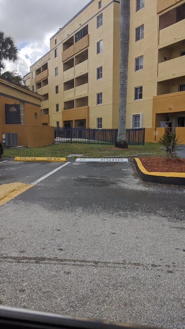 Designated Parking - 14931 SW 82nd Ln
