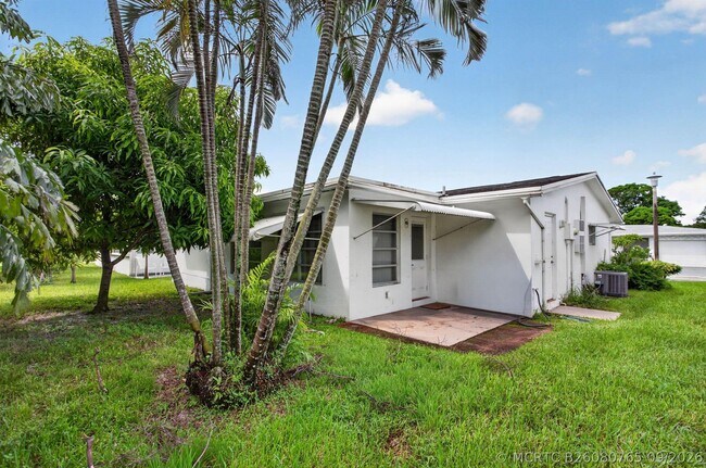 Foto del edificio - 1010 NW 72nd Terrace