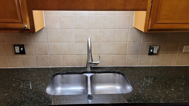 Foto del edificio - 10620 Brooks Ln
