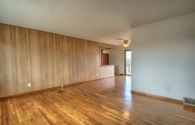 Building Photo - 580 Williams Rd