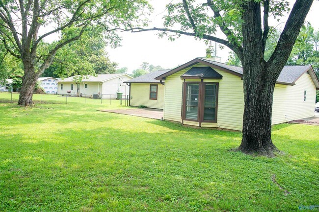 Building Photo - 3808 Timbercrest Dr NW