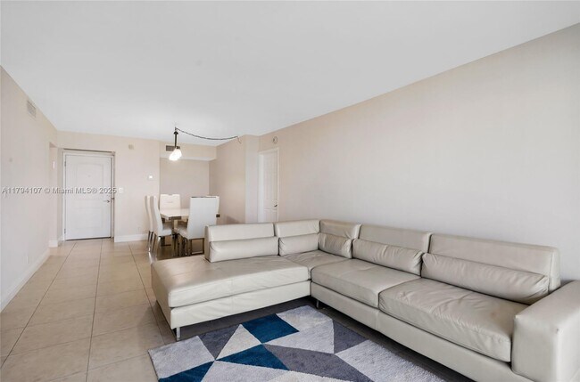 Foto del edificio - 100 Bayview Dr