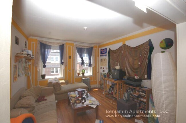 Building Photo - 5 Vinal St