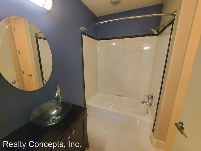 Building Photo - 2 br, 2 bath House - 465 Locust #4
