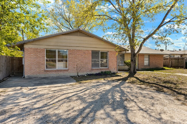 Photo - 308 E Cheryl Dr House