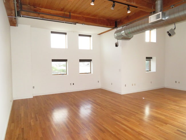 Building Photo - 60 Tufts St