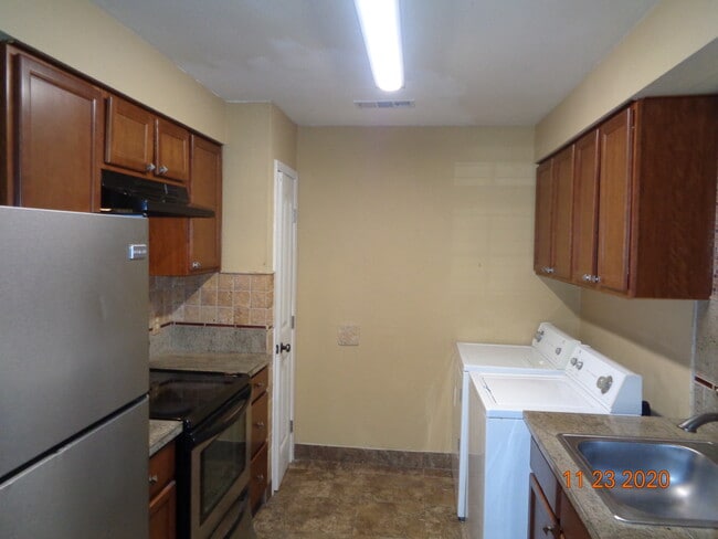 Building Photo - 676 Jennifer Jean Dr