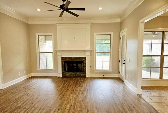 Building Photo - 119 Hemlock Ln