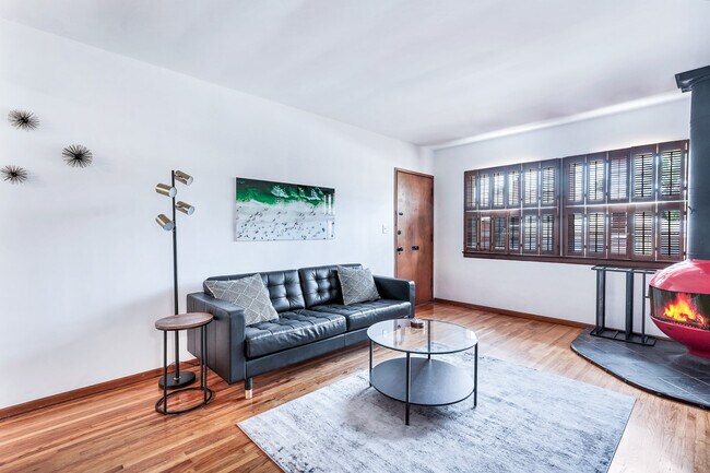 Foto del edificio - 1129 Harrison Ave