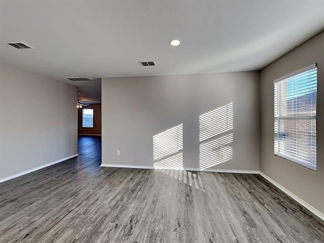Building Photo - 2528 Clear Brook Dr