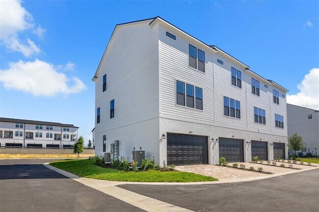 Foto del edificio - 15178 Groveside Rd