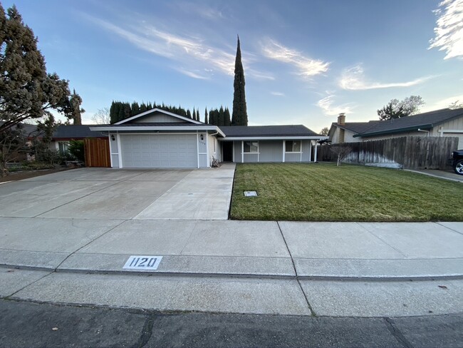 Foto del edificio - 1120 Oakhurst Way